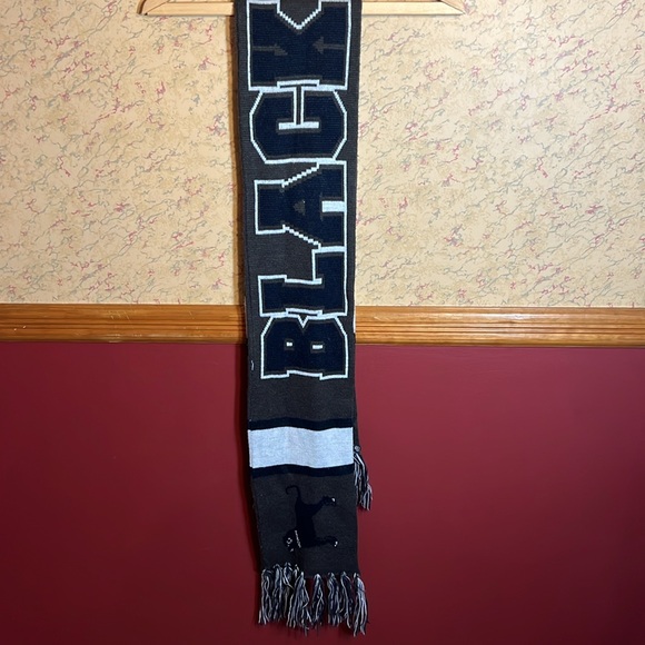 Black Dog Scarf - Picture 2 of 4